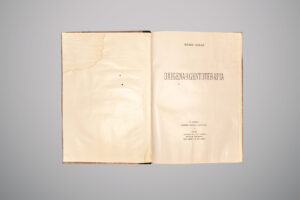 Folha de rosto do livro "OxignargentoTerapia", de Mário Badan, publicado em mil novecentos e cinquenta e dois, com manchas de envelhecimento visíveis no papel.